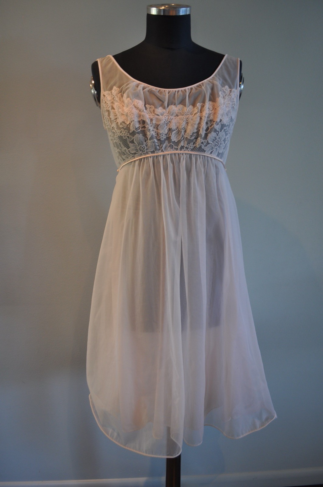 Vintage Vanity Fair 2 piece Peignoir Set Sz 32 Pink Double Layer Chiffon