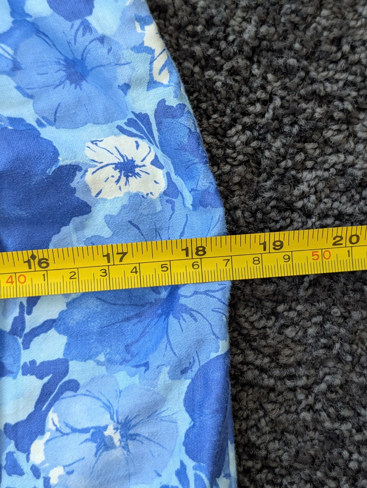Vintage 60s Blue White Floral Wiggle Sheath Dress Sleeveless Knee Length Sz S/M