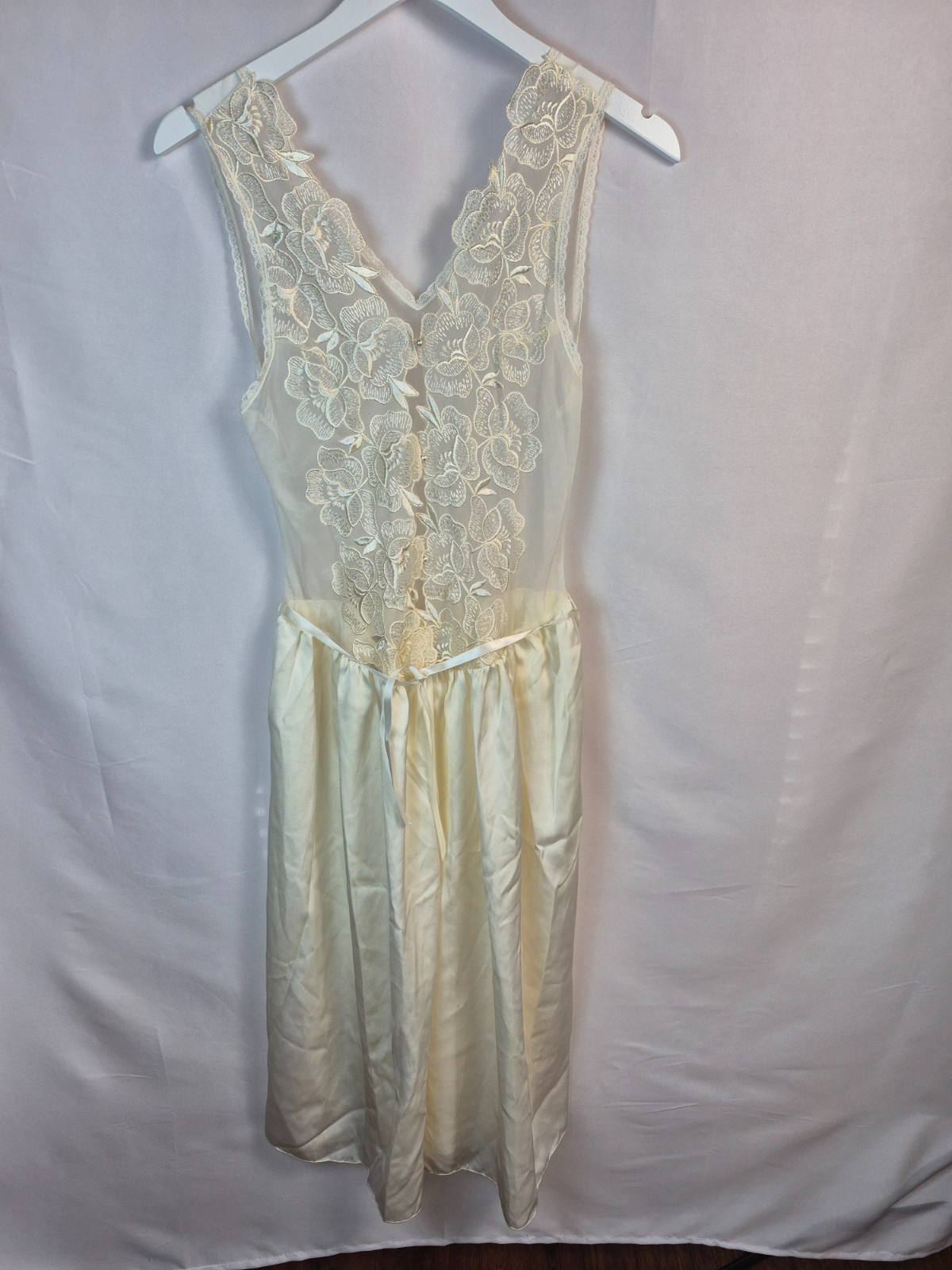 VTG Sabrina ivory/cream nightgown lace size L romantic sexy