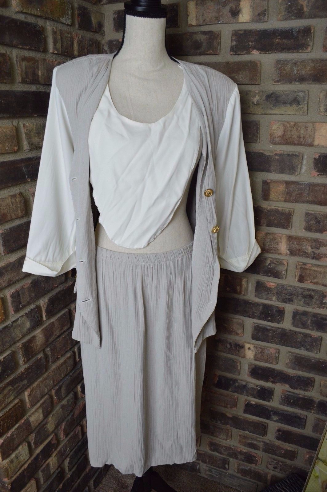 Vintage Reina Women’s size 16 Gray 2 piece set Top And skirt Set Size Large BA