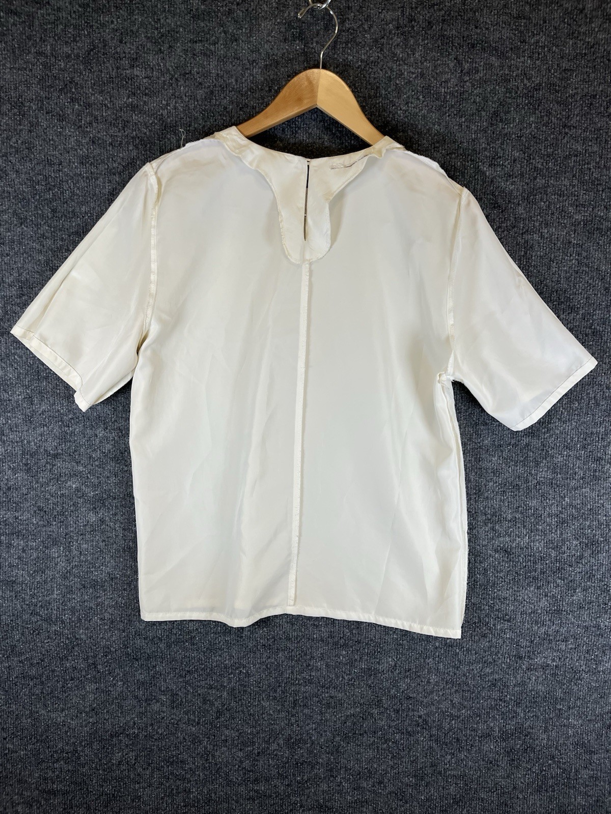 VTG 80s Ivory Cream Short Sleeve Blouse Embroidered Keyhole Back See Description