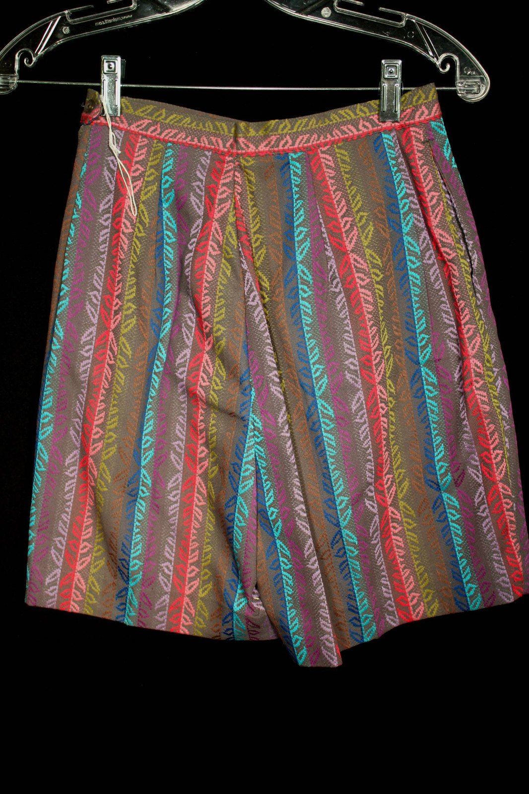 VINTAGE DEADSTOCK 1960’S COTTON MULTI COLOR PLAID SHORTS 28 INCH WAIST