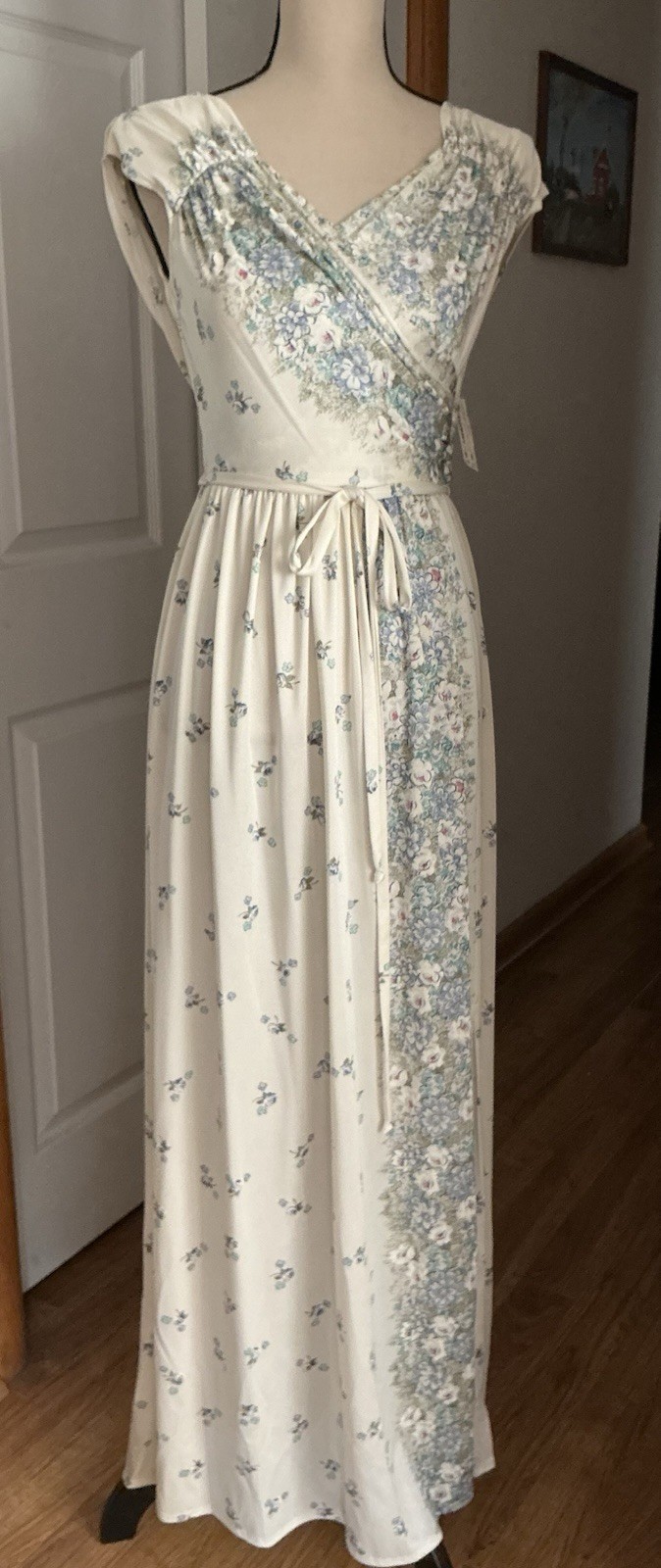 Vintage 1970s Ivory/Blue Floral Maxi Dress Sz 9/10 Goddess Bridesmaid NWT
