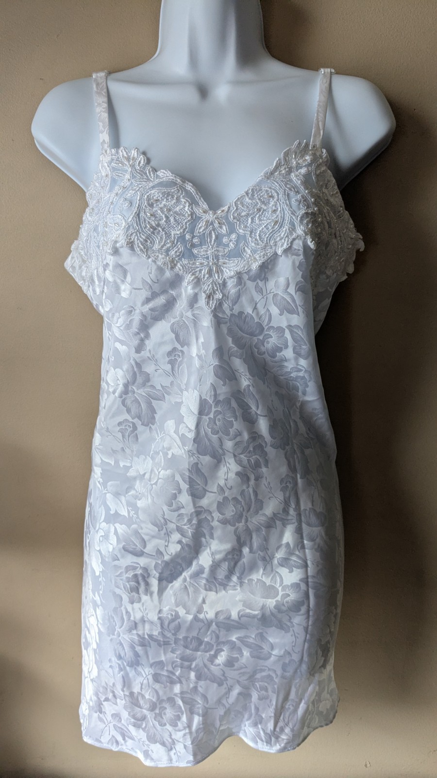 Intimo Amore Vintage White Floral Beaded Nightgown Dress Size Medium