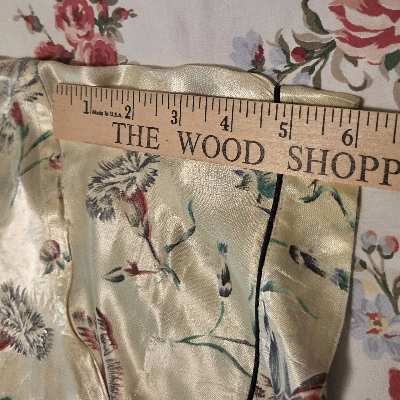 Vtg „Miss Fashion” Floral Mandarin Style PJ Top Yellow Silky Piping Sz. 36 READ