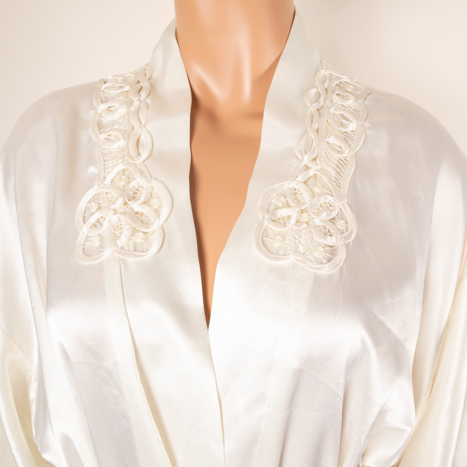 Vtg CALIFORNIA DYNASTY Cream Robe Kimono Satin Bridal Embellished Nightgown L