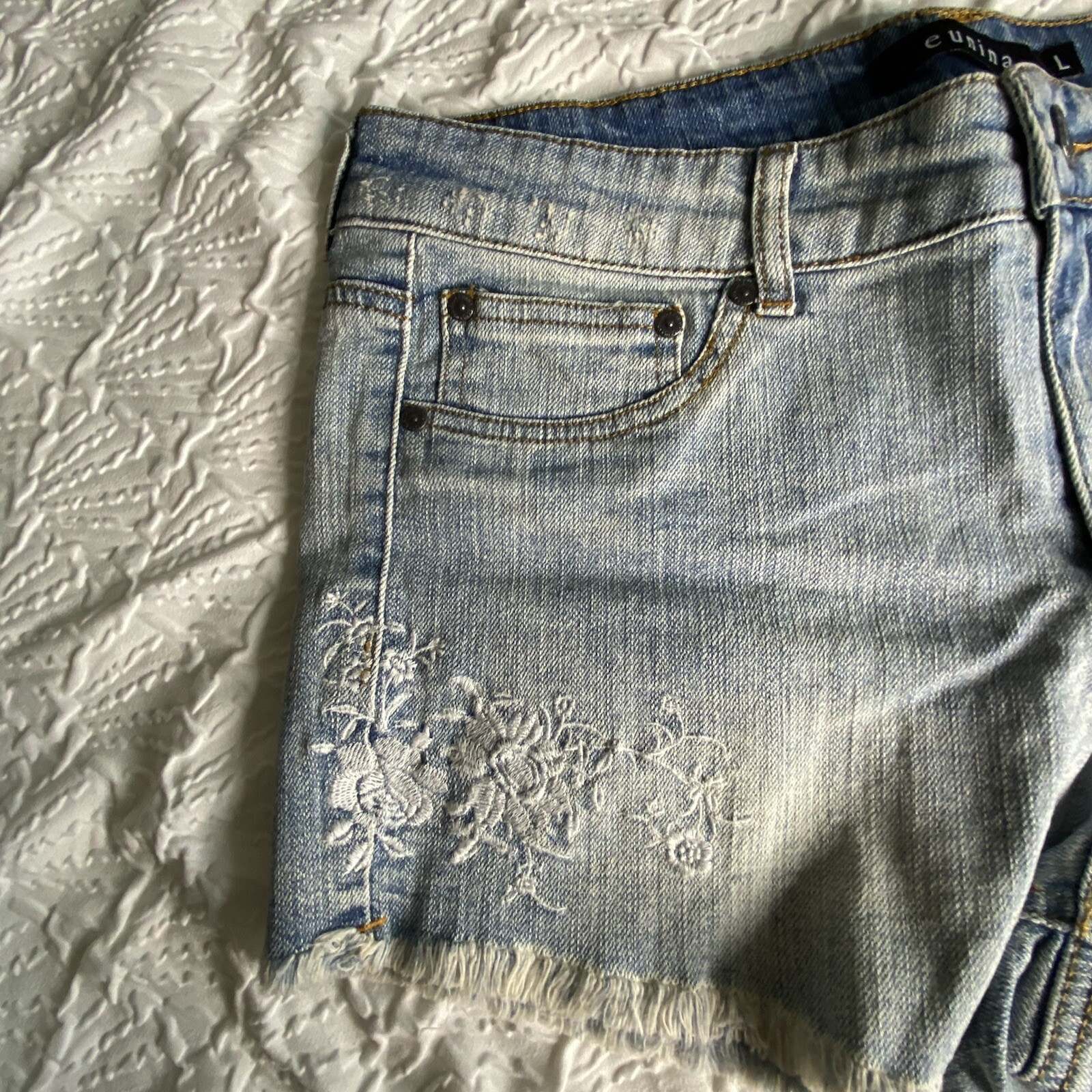 Eunina Denim Frayed Shorts Mid Rise Shortie Sz L