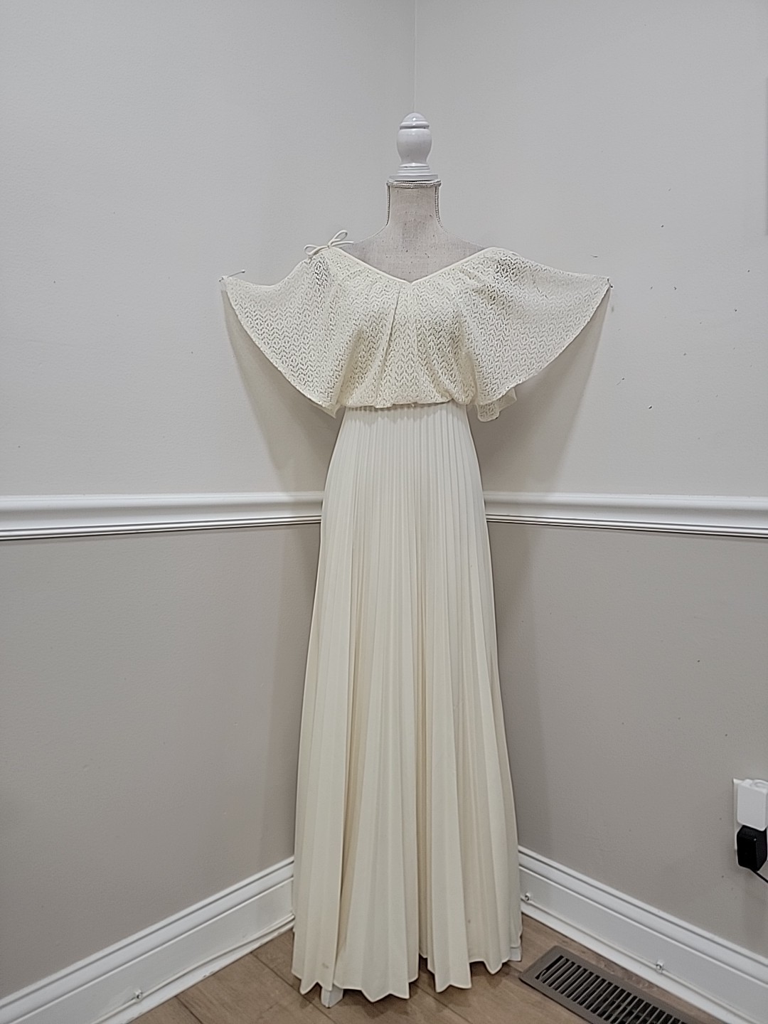 VTG HOSTESS/Ivory/Empire Waist/PLEATED/Wedding Beach DRESS/Cape Sleeve