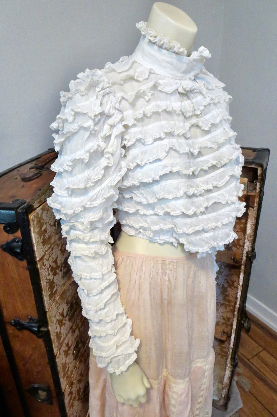 Antique 1890s Gibson GIrl Bodice Lace Trimmed Ruffles Pigeon Breasted 30 Bust