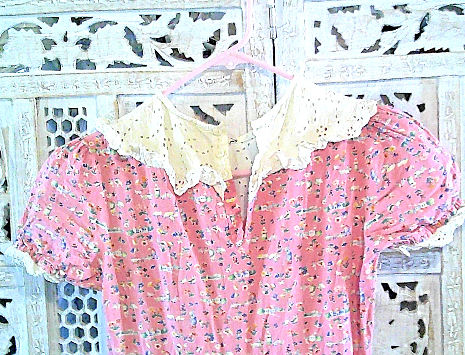 1930s Short Puff Sleeve Cotton Dress Pink Lace Collar 3 Button Back – Side Zip