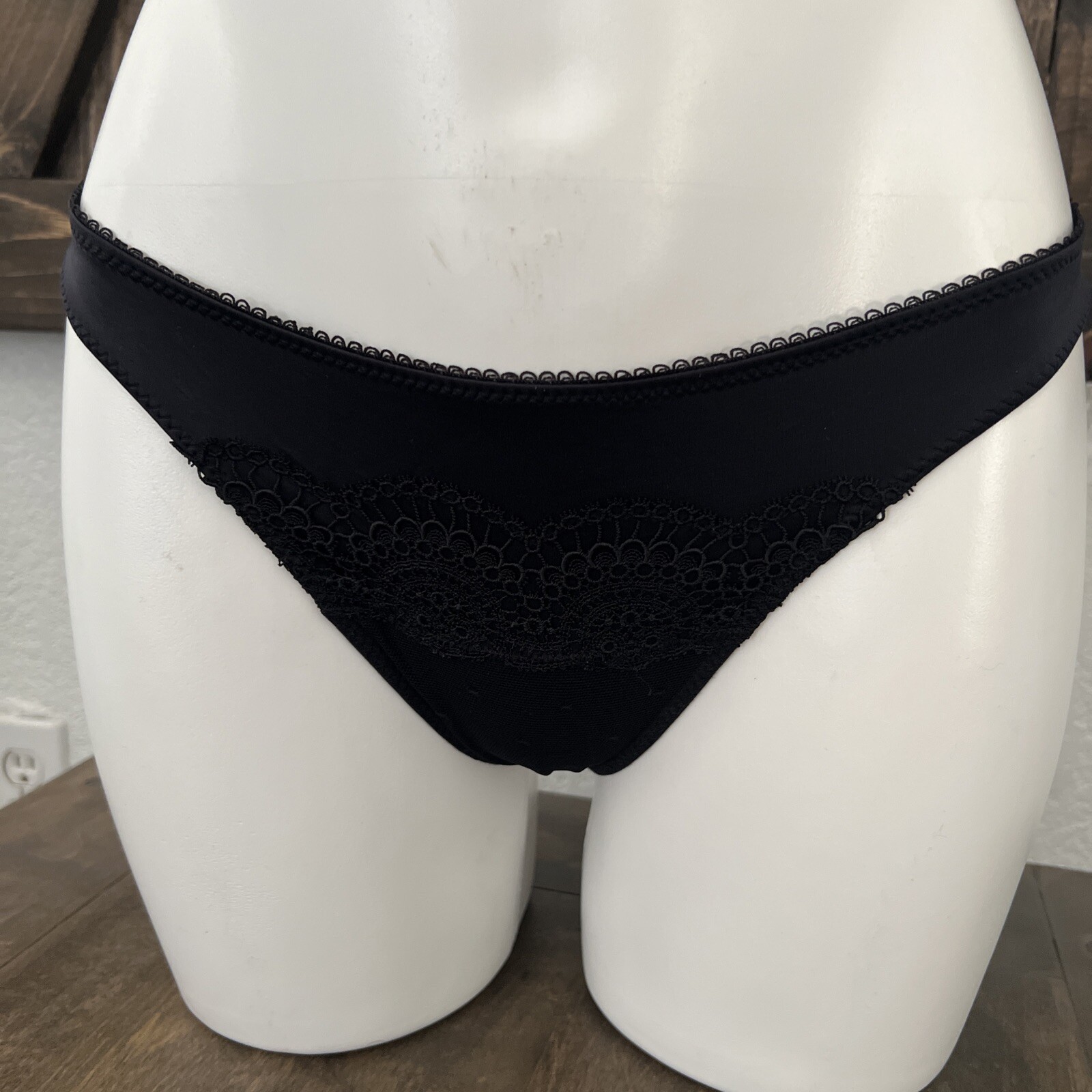 Valisere Black Nylon Lace Thong Low Rise Panties Bikini Sz-small
