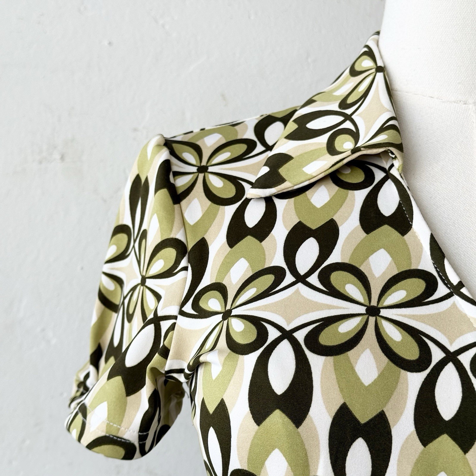 Y2K Does 1970’s Psychedelic Floral Print Shirt Dress • S