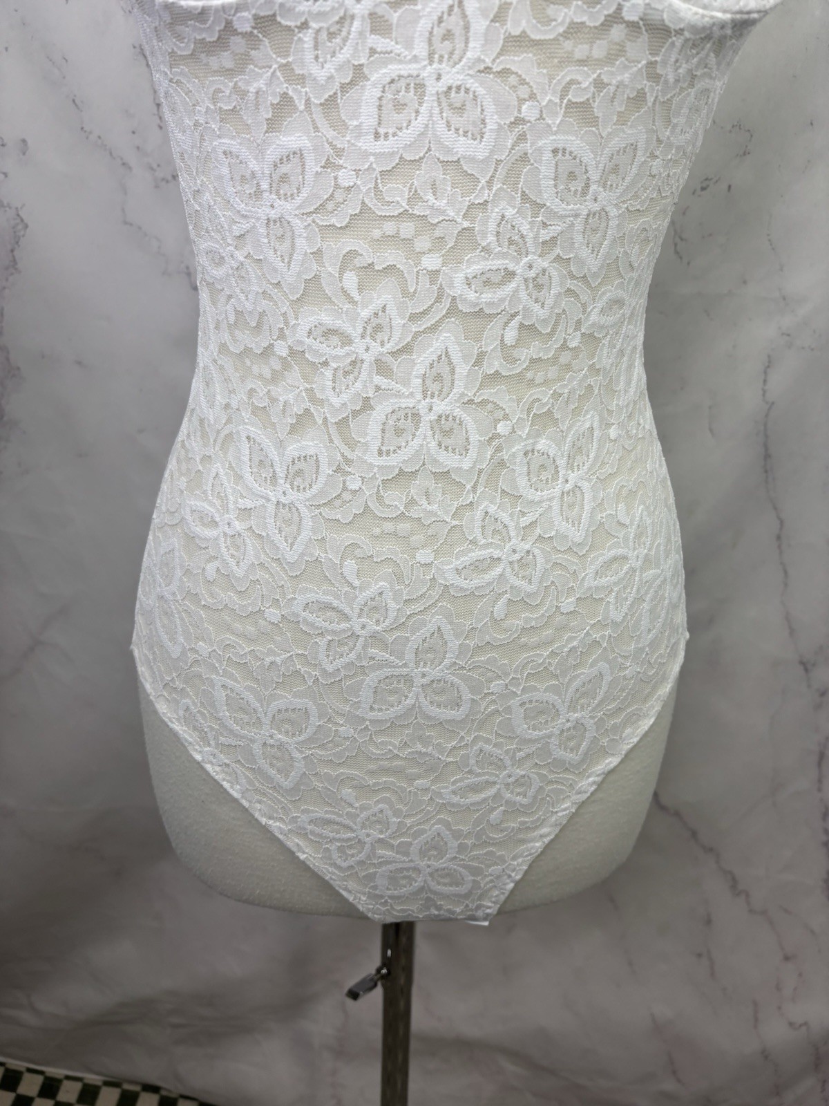 Vtg Bali White Lace Teddy Bodysuit 34B Floral Bridal Coquette Underwire shape