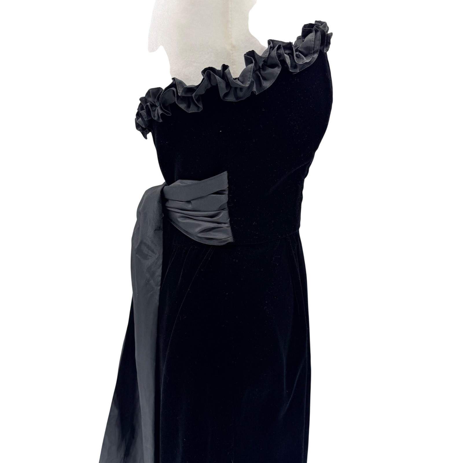 Vintage Y2K Kathryn Conover New York Formal Pencil Dress 8 Black Velvet Glam