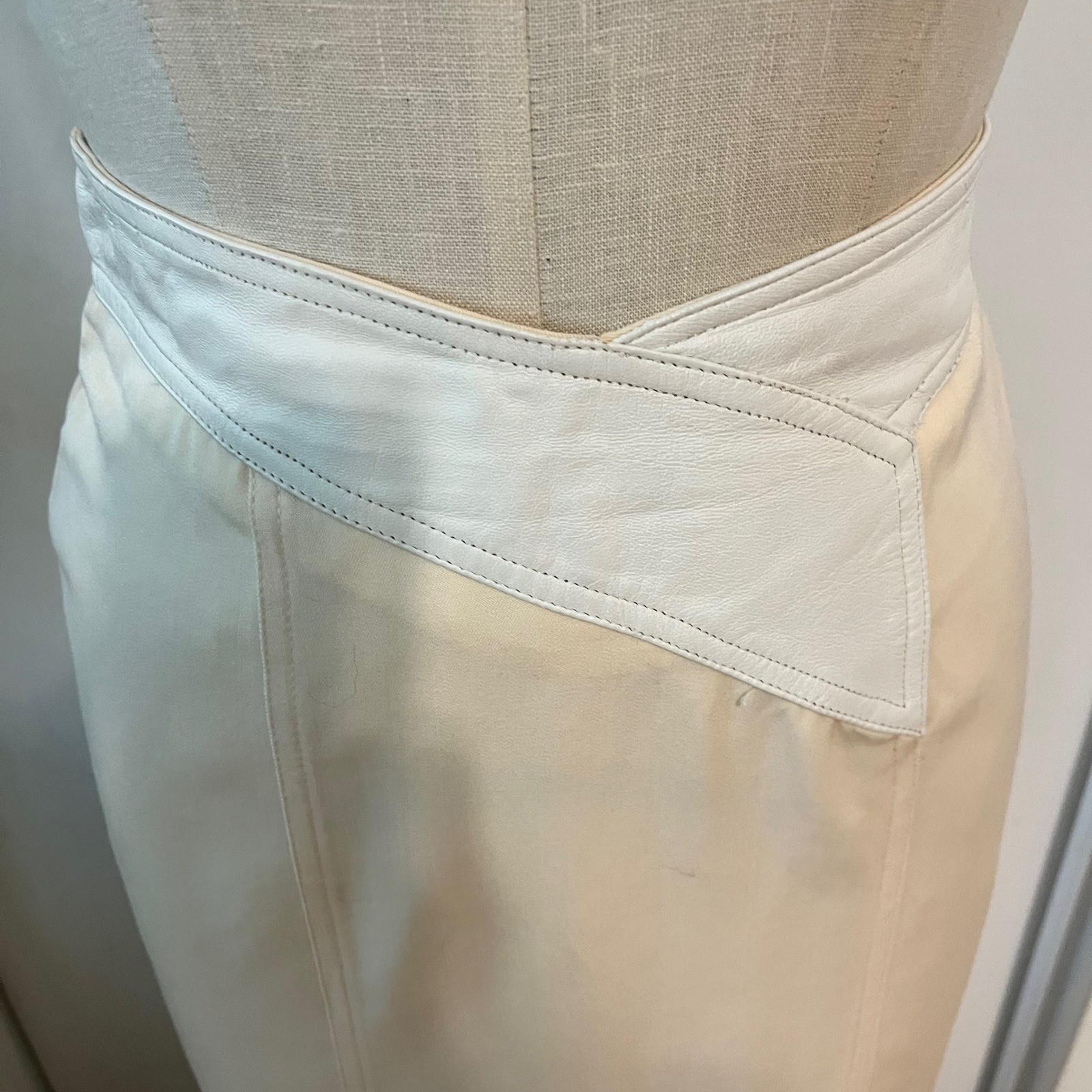 VTG 80’s SUZELLE Cream Wool and Leather Pencil Skirt Size 12