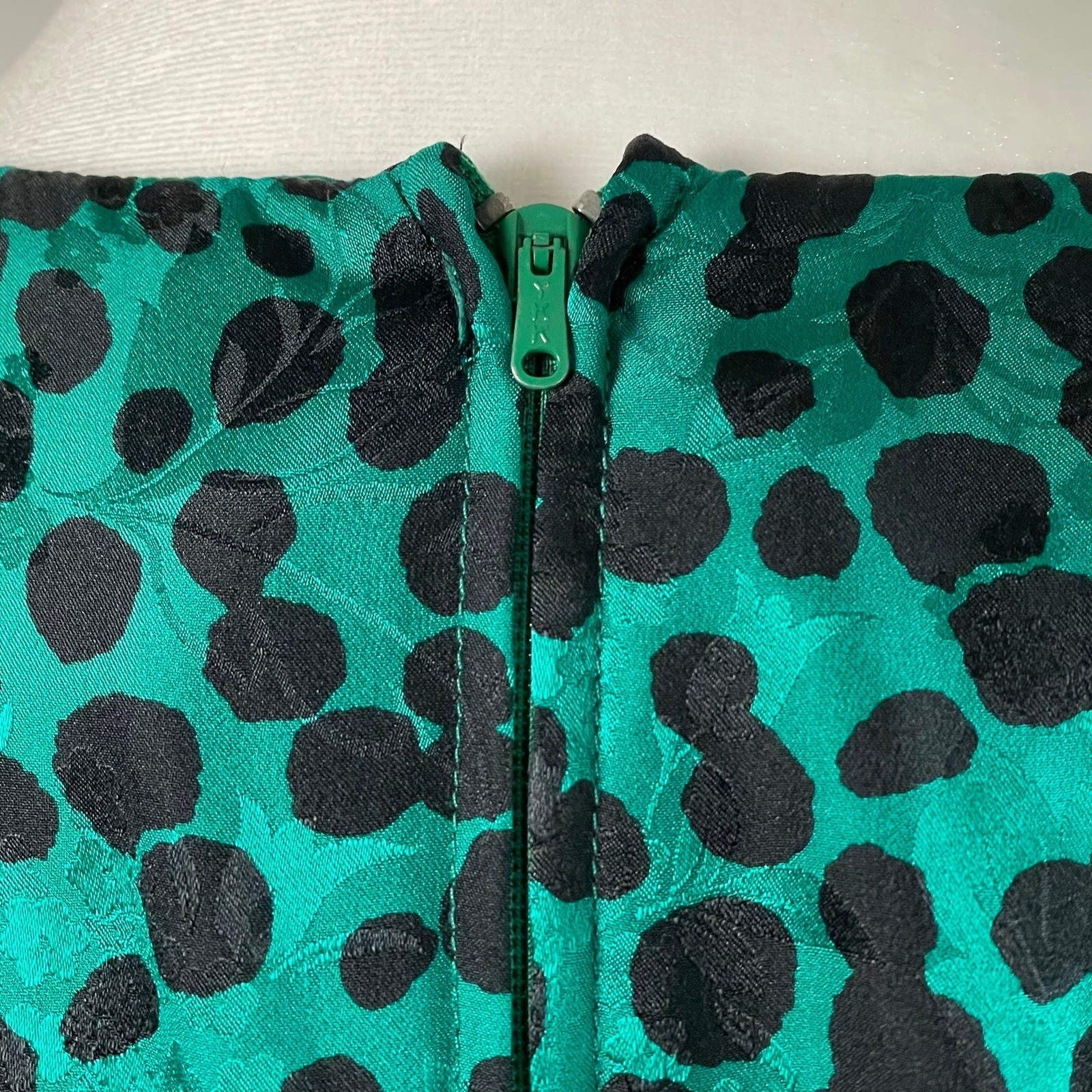 VTG Maggy London Sz 8 Green Black Polka Dot 100% Silk Dress Pleated Ruffle Hem
