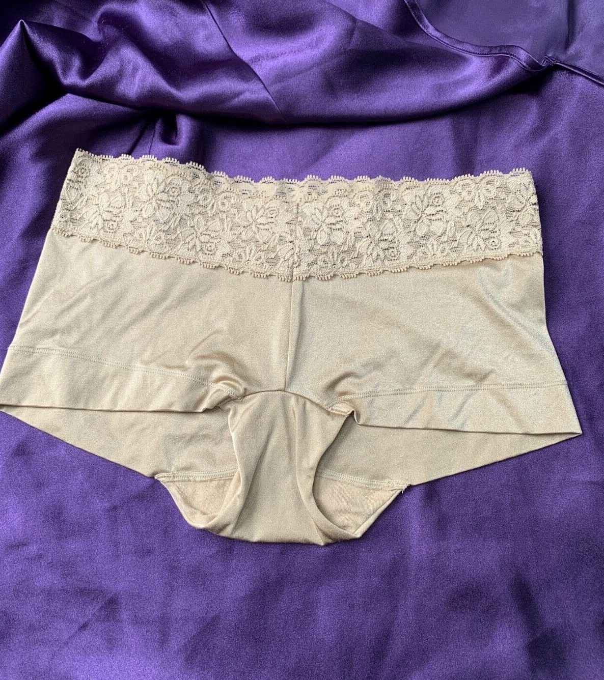 NWOT Maidenform Shiny Nylon Women’s Boyshort Panties Size 5/S/CH BEIGE