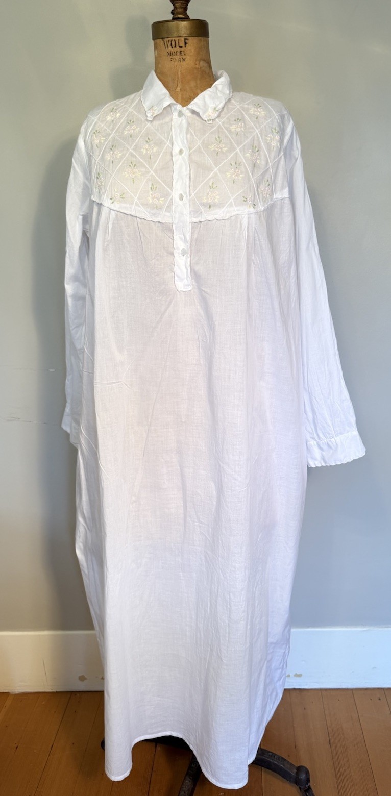 Vintage Women’s European Cotton Long Embroidered Floral White Nightgown M-L