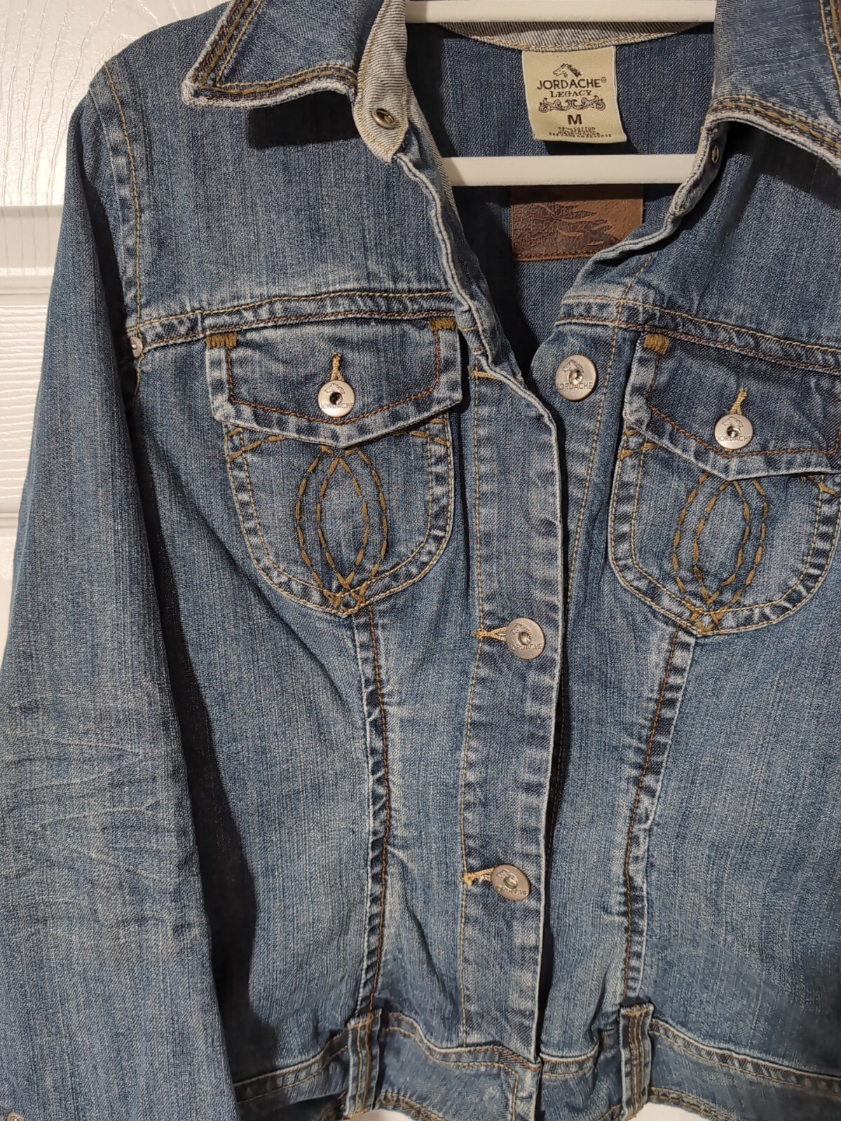 2000s Jordache Jean Jacket Ladies size M Distressed denim Embroidered Pockets