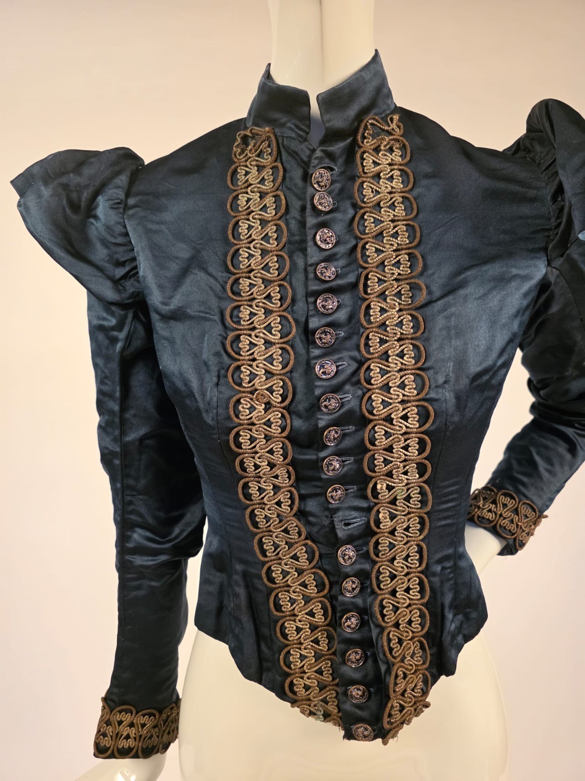VICTORIAN 1890’S SILK SATIN BODICE W METALLIG GOLD LAME BRAID DETAIL