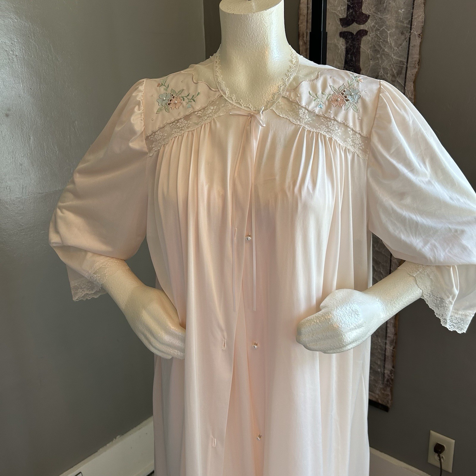 1970s Loraine Pink Nylon Lingerie Chiffon Lace Peignoir Set Robe Nightgown L & M