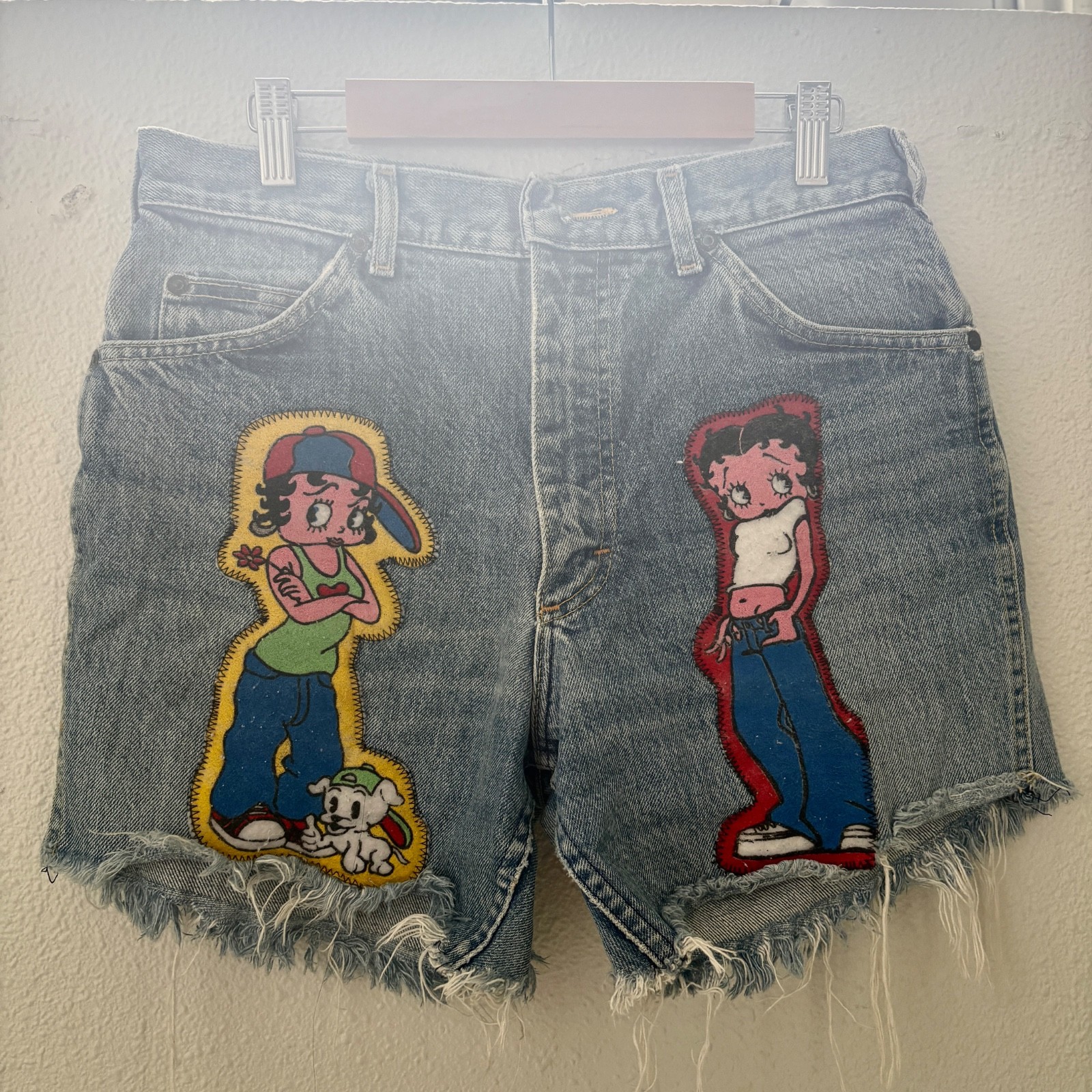 [VINTAGE 1996] Too Cute / Lee Embroidered Denim Shorts – Betty Boop / W29 RARE [