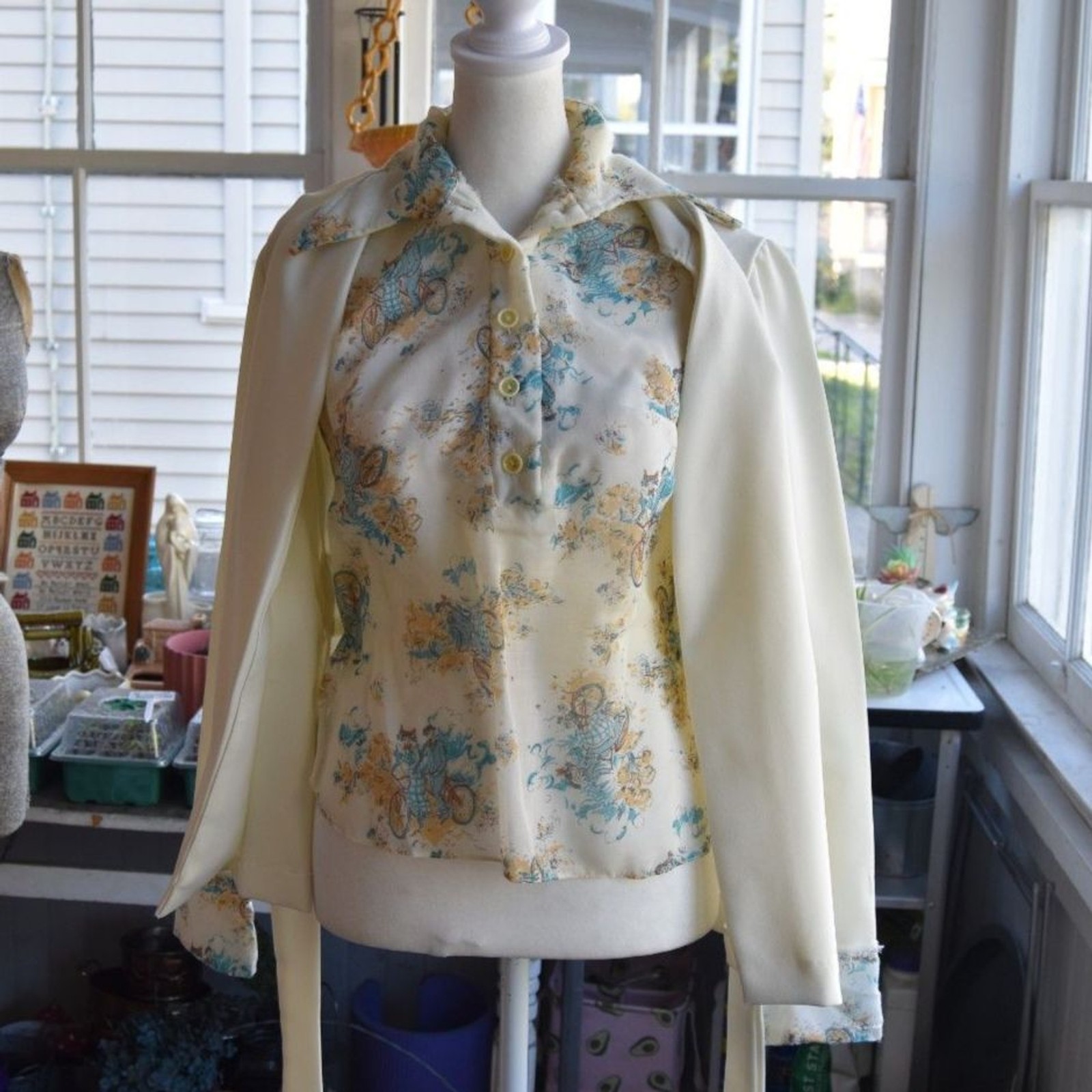 Vintage 70s 2 Pc Blouse Jacket Set Cream Blue Floral Sleeveless Tie Waist S