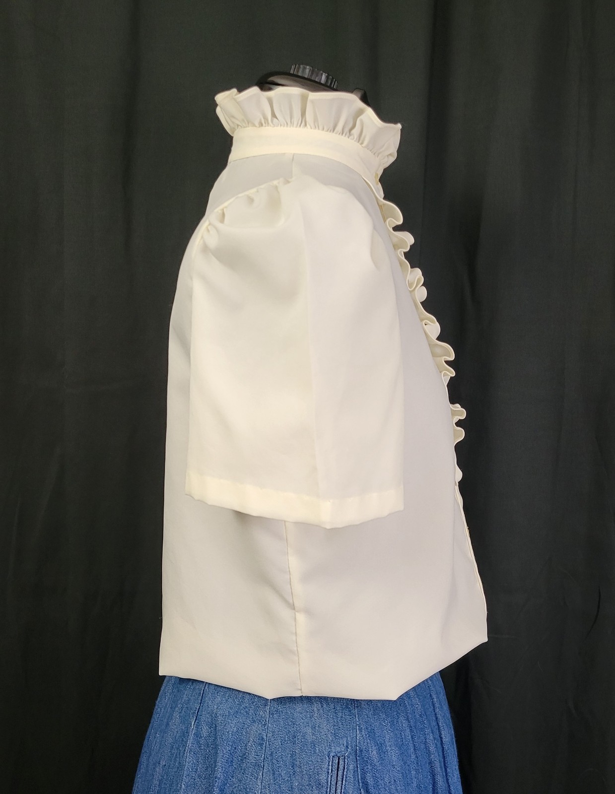 Vintage Lucky Winner Ivory S/S Blouse w Ruffled Collar & Placket Size 9/10