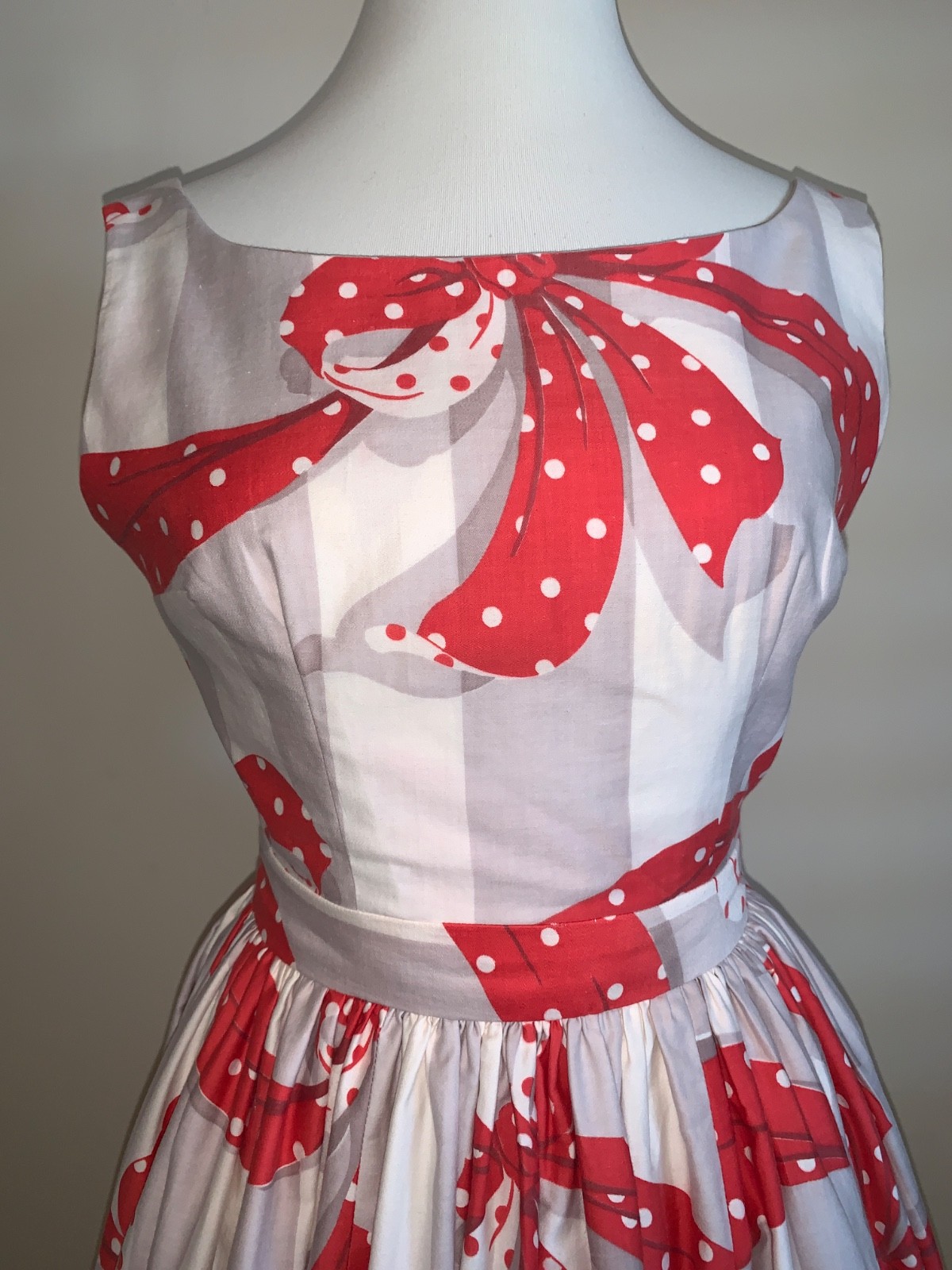 1950-60s Vintage/Retro Rockabilly Full Skirt Wrap Dress w/Pockets — Great Look!