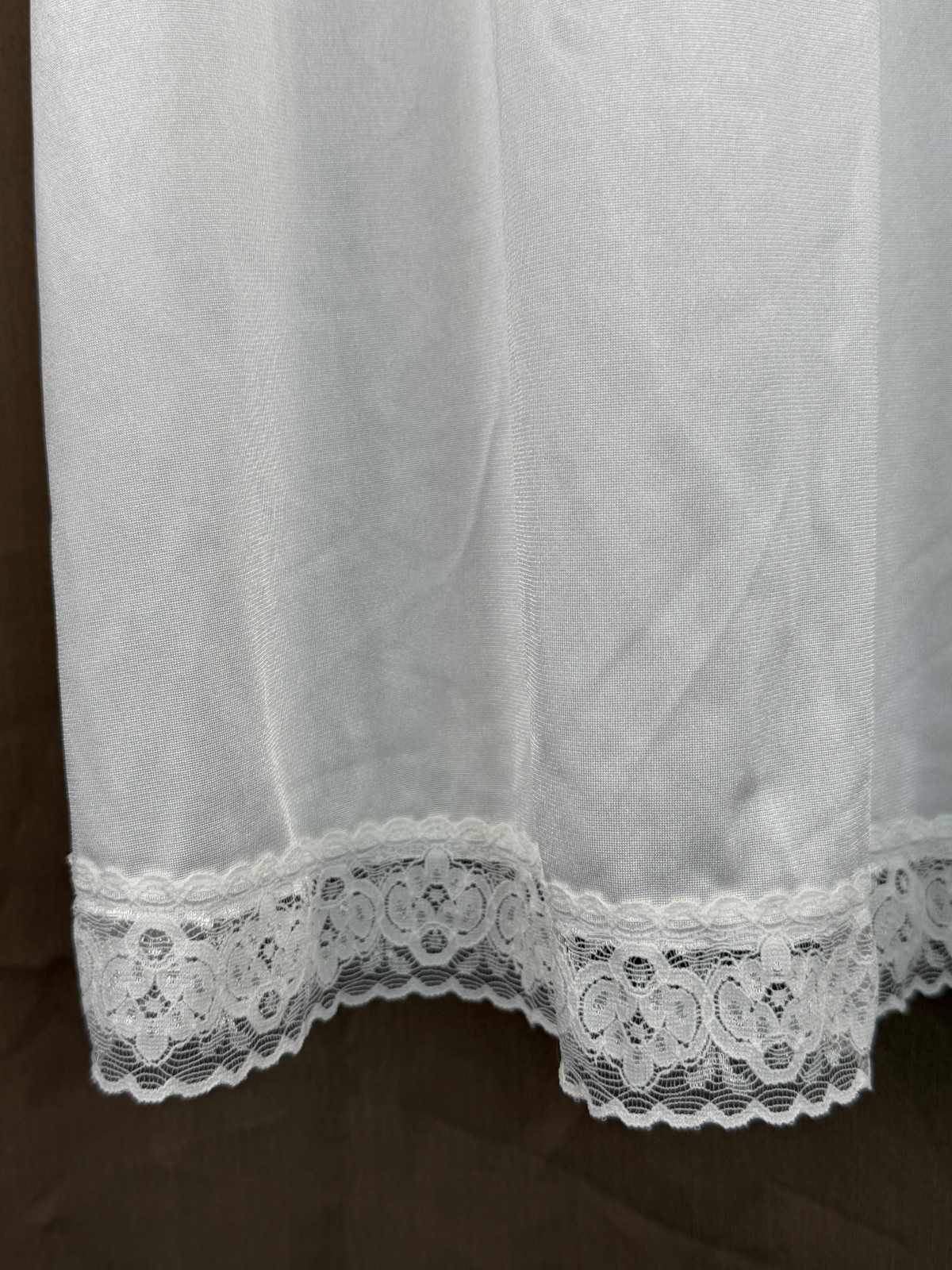 VTG Vanity Fair Full Slip Womens 26″ 40/46 Silky White Nylon Made in USA 80’s
