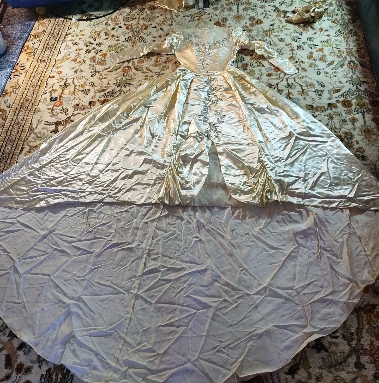 ✅Antique All Silk/Satin Handmade Beaded Lace Wedding Dress Fitted Bodice Flowers
