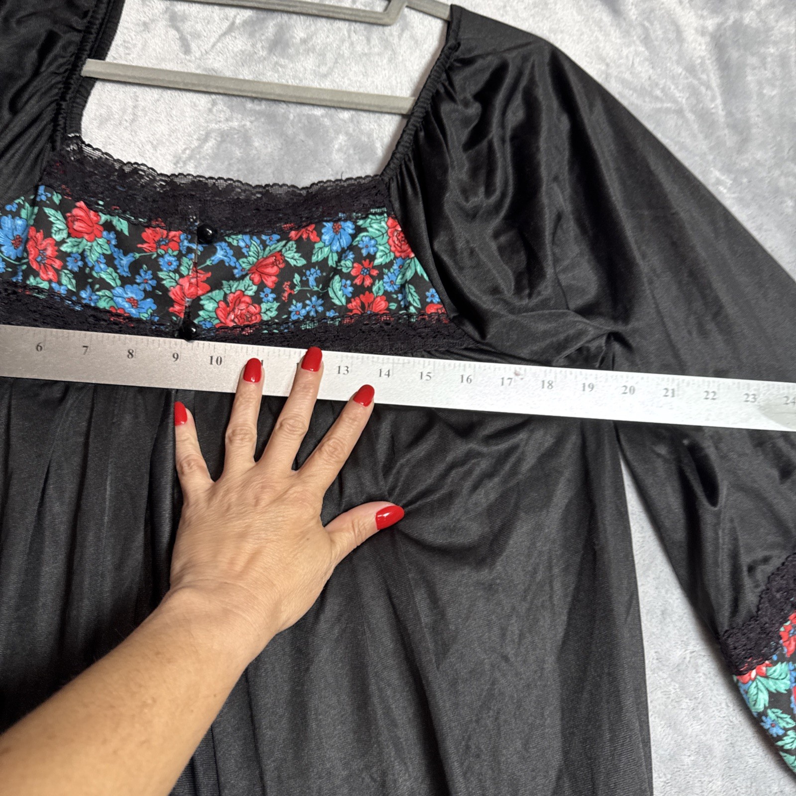 VTG Black Red Rose BUTTER SOFT Nylon Peignoir Robe for nightgown w Lace Sexy L