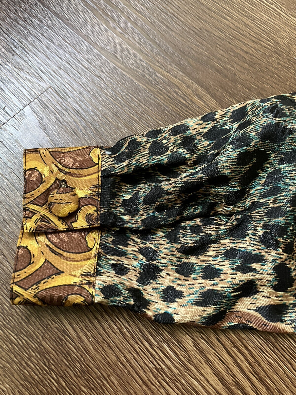 Vintage ’80s Petite Sophisticate Colorful Leopard Print Long Sleeve Blouse S/M