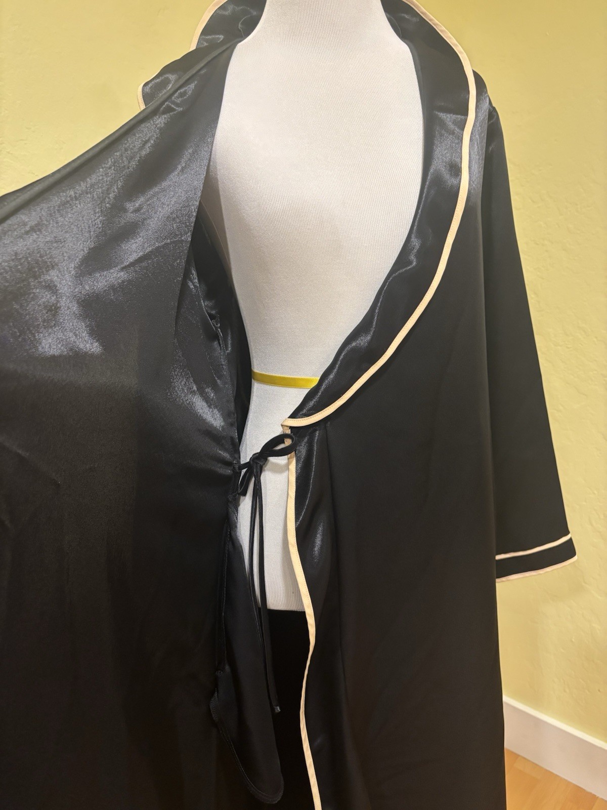 Jones New York Black Satin Robe Long Wrap Gown Women’s Size S/M Pockets