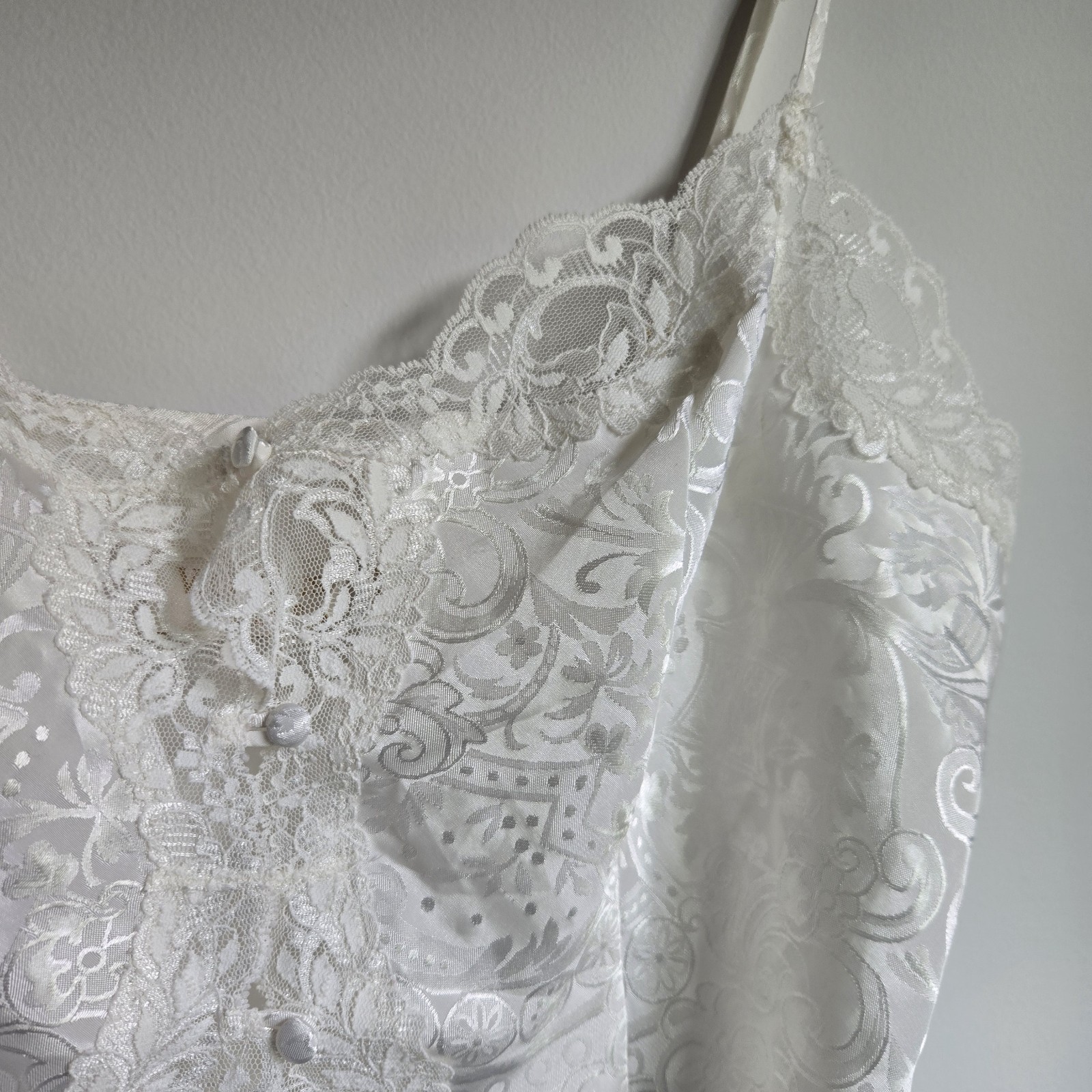 Vintage Victoria’s Secret Gold Label Satin Lace Cami Top L Ivory Button Y2K VTG