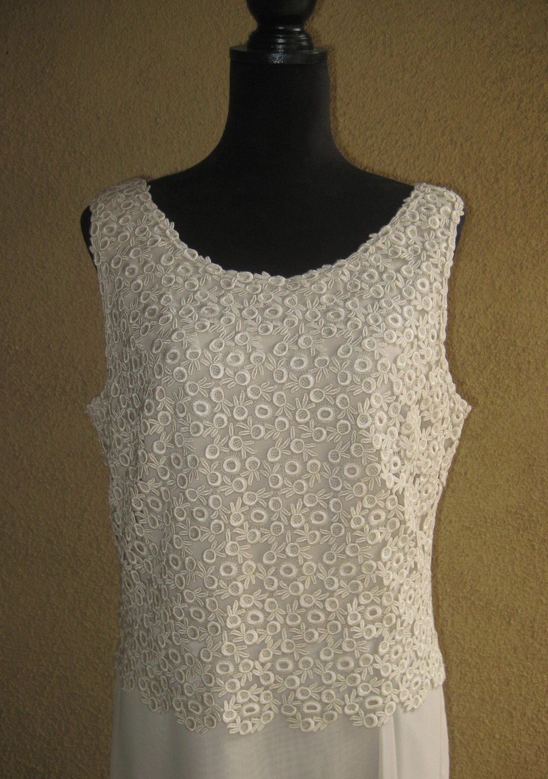 Vintage Daymor Couture C.Mercedes Ferreira beige embroider overlay long gown 12