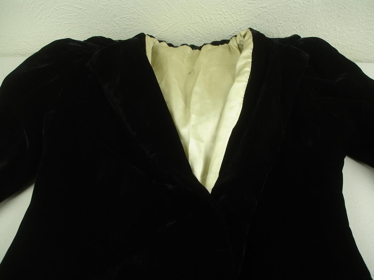 Women’s XS Vtg 1900’s Black Velvet Hooded Beaded Cloak Cape Opera Long Victorian