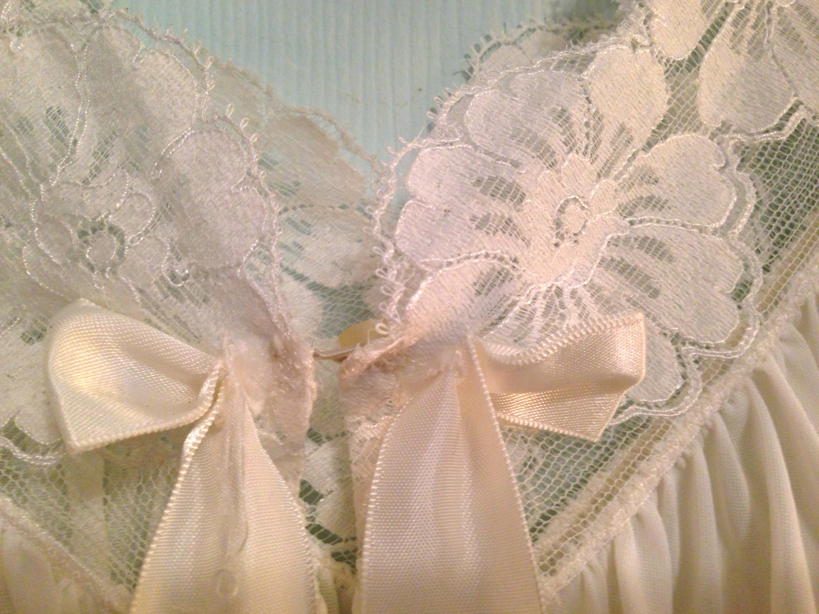 1963 SANS SOUCI White Peignoir Robe Double Chiffon Sleeves Lace Cuff Tie Front-S