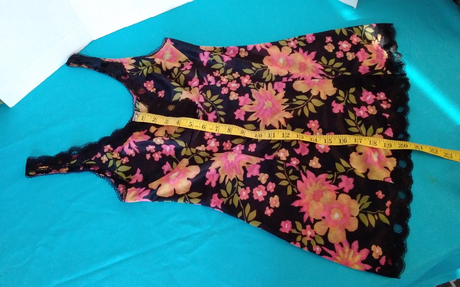 Vintage European 60-70’s Retro Groovy Lacey Short Babydoll Nightie Size S-M
