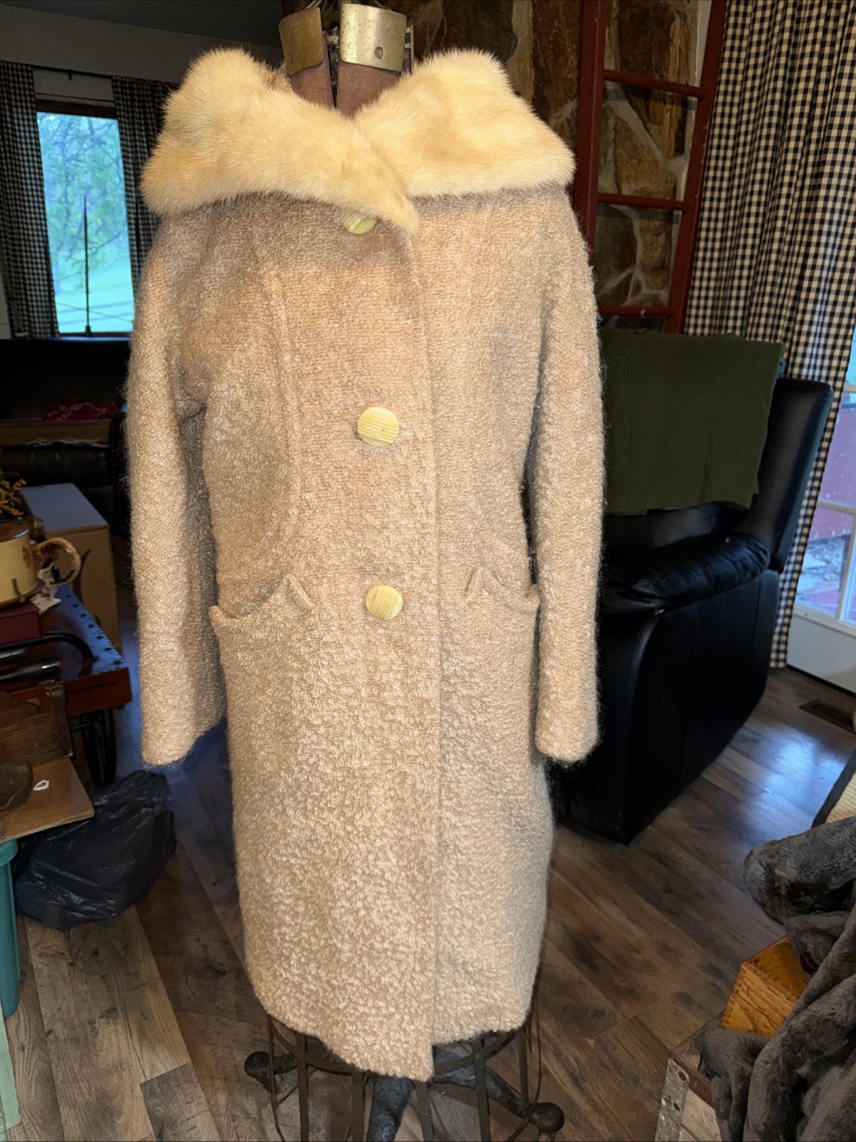 Vintage Wool Bouclé Tan Coat Union Made Mod Swing BIG Buttons Fur Collar 1960’s