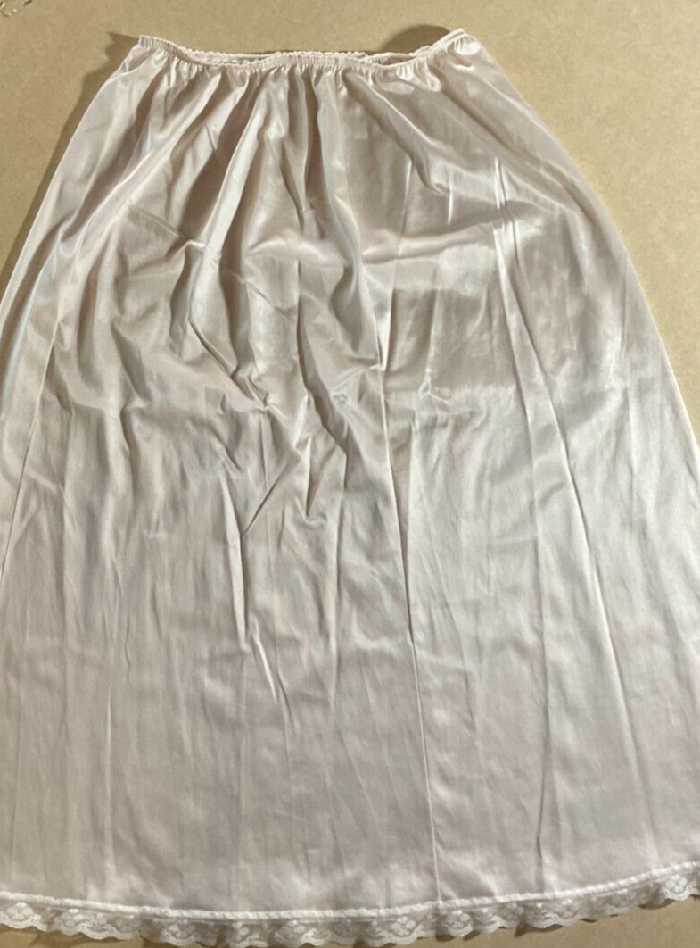 Warners Perfect Measure 29″ White Lace Trim Half Slip-Large Made in USA (C94)