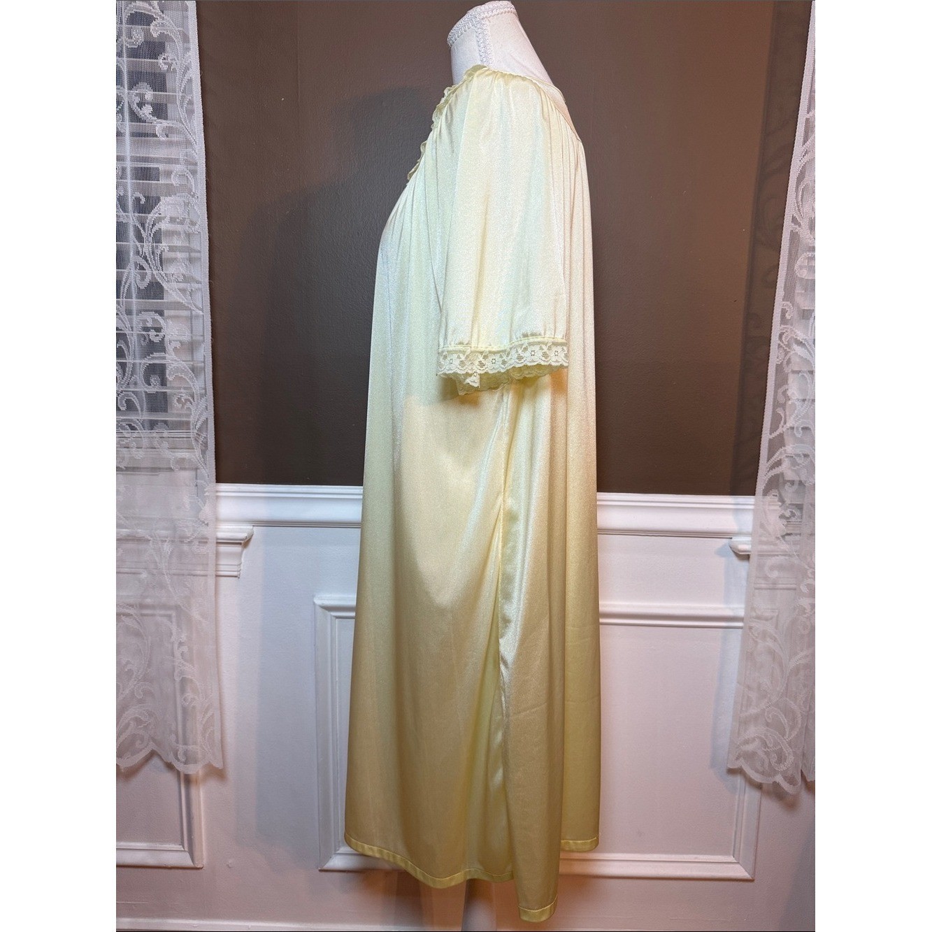 Vintage 80s Gregaro Yellow Nylon Lace Nightgown Cottagecore Grandmacore M