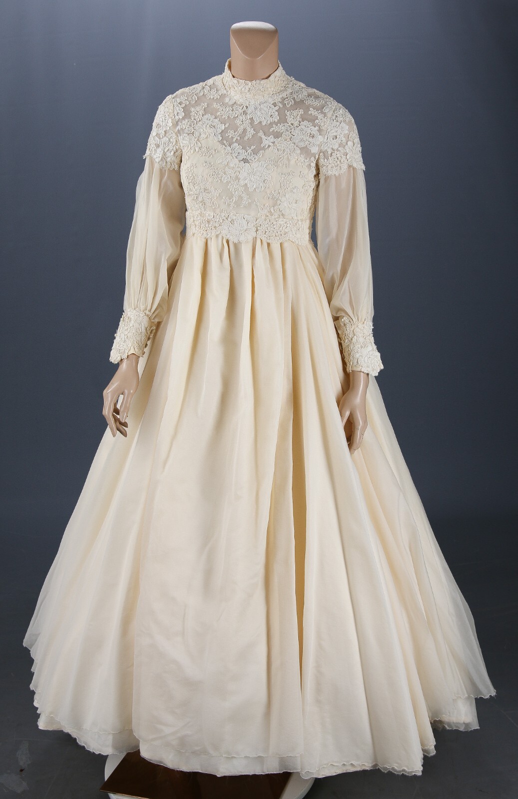 Unbranded Vintage 1960s 70s Ivory Lace Long Sleeve Wedding Dress sz 4