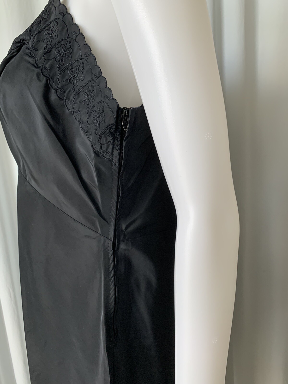 Vintage 50s Barbizon ? Black Tafredda Full Slip Side Zipper Size 36 Average