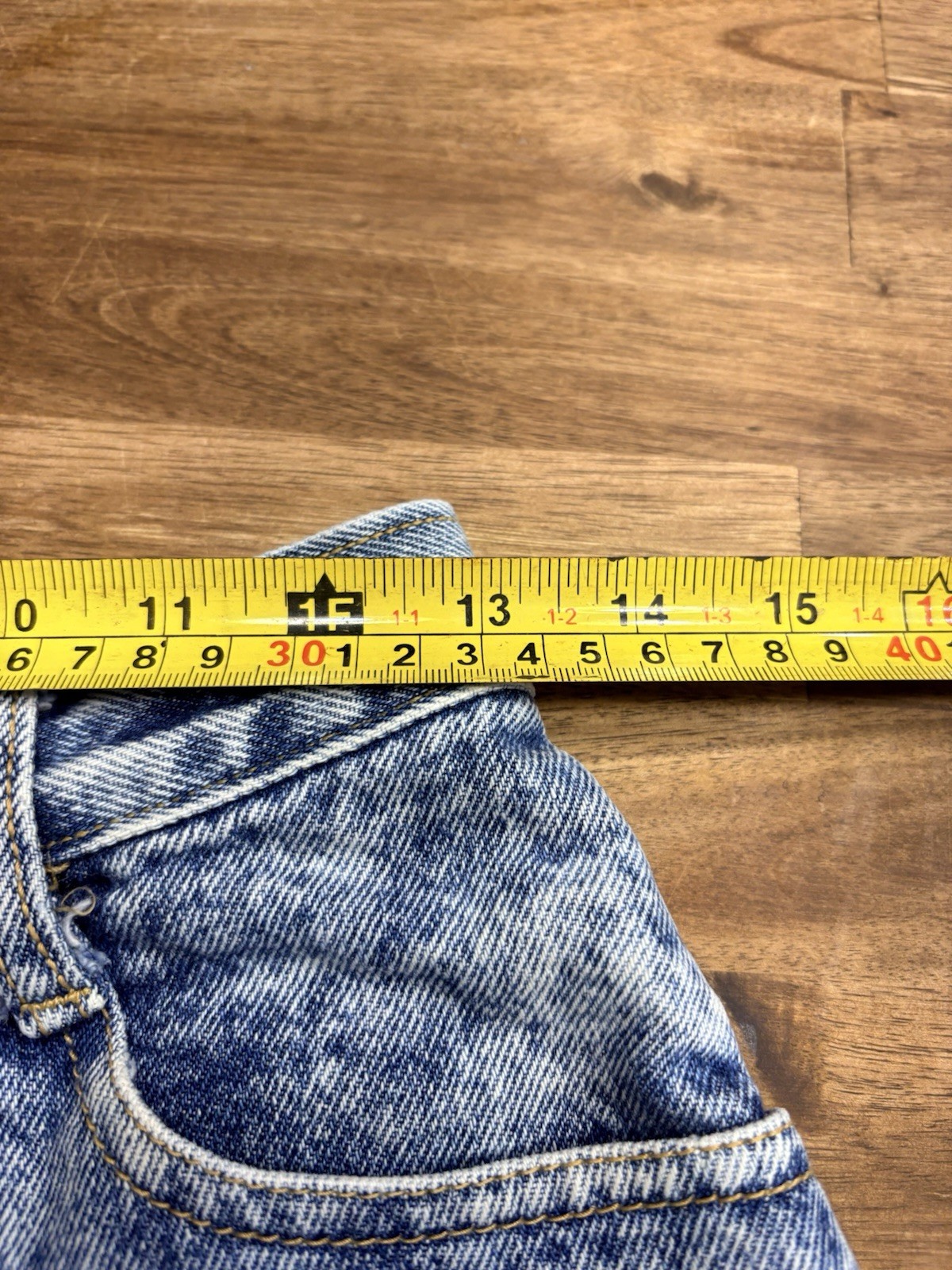 Vintage 80s 90s Women’s High Waisted Denim Light Wash Cuff Shorts Retro Size 9
