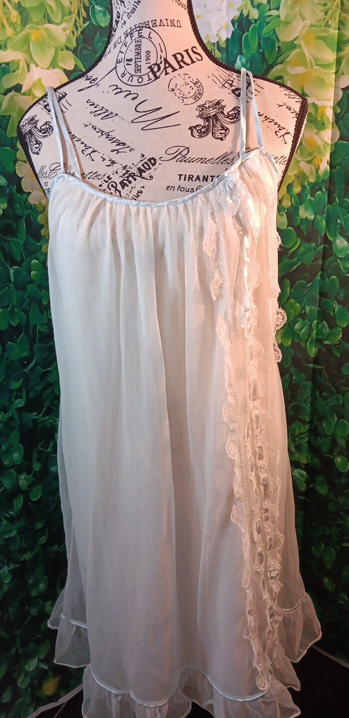 Dsigner Vintage White Blue Trim Nightgown Size Small #5527 Read Description