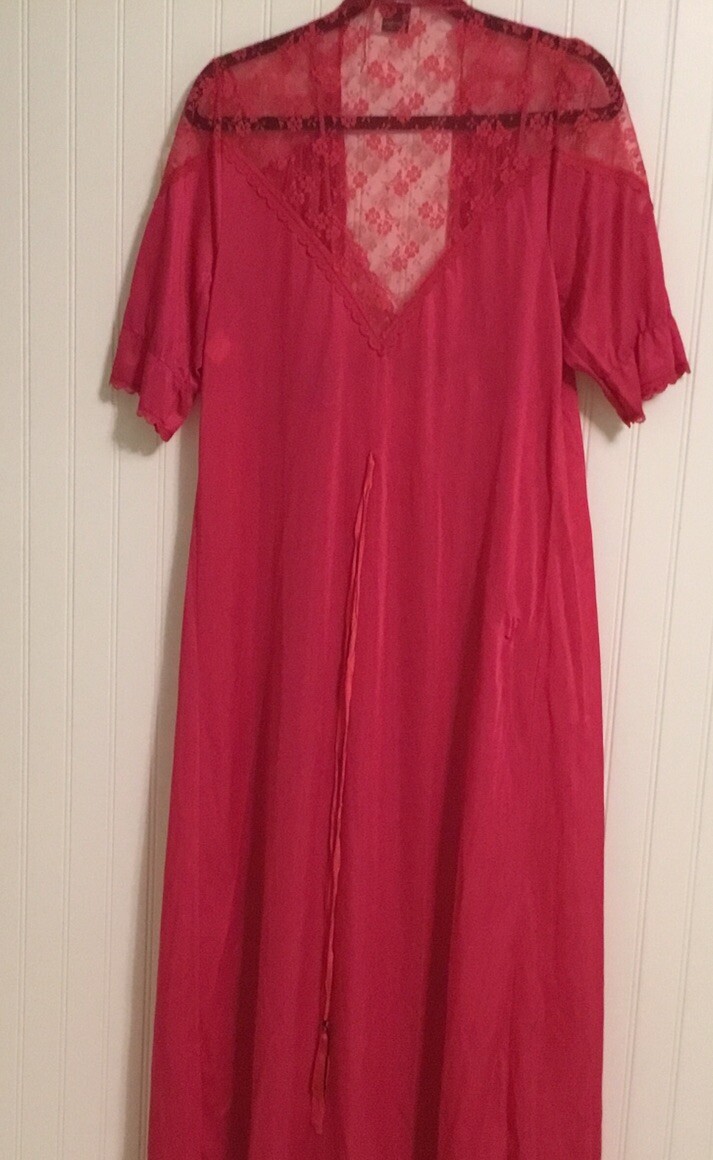 Vintage Paramount New York Peignoir Set Size Large Pink Nylon (flaw In Robe)