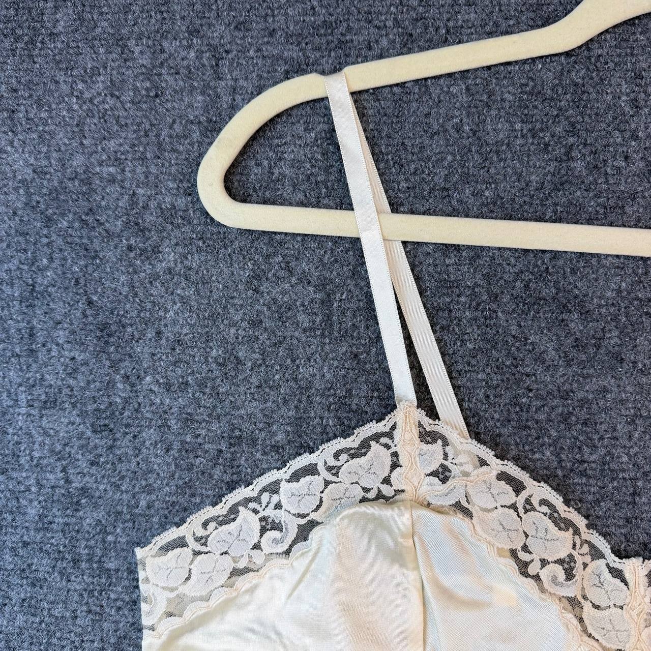 Vintage VENTURA Ivory Nylon Slip Nightgown Lace Trim Adjustable Straps 40”