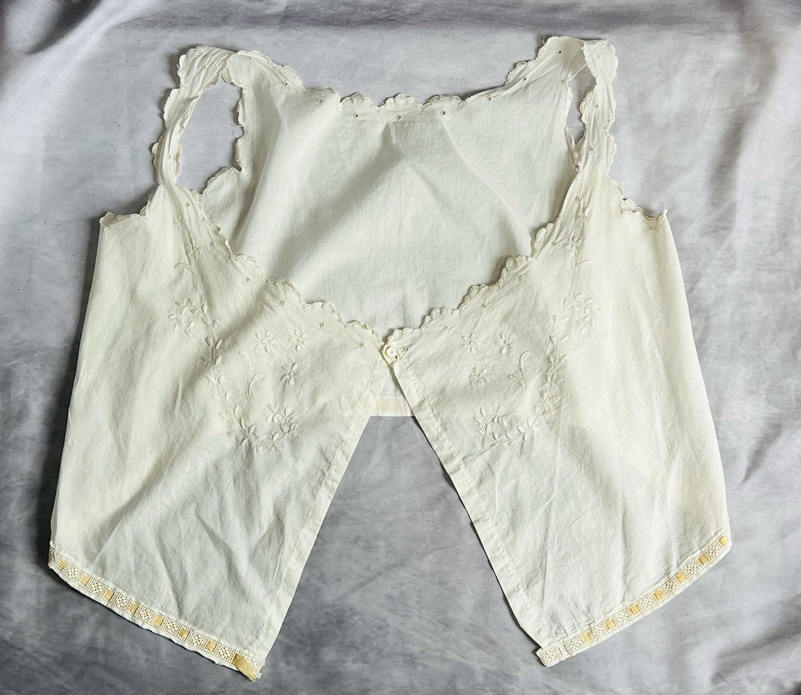 Vintage c. 1910s Edwardian White Embroidered Corset Cover Blouse Silk Ribbon L