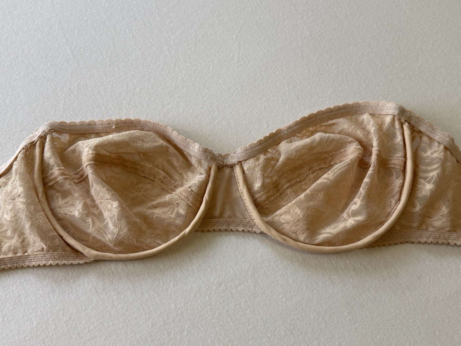 Vintage 1980’s JC Penney Beige Lace Strapless Underwire Bra Size 36C Style 7766